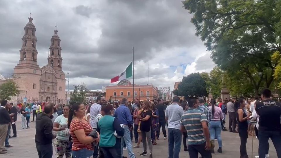 Tras la evacuación de edificios por el sismo