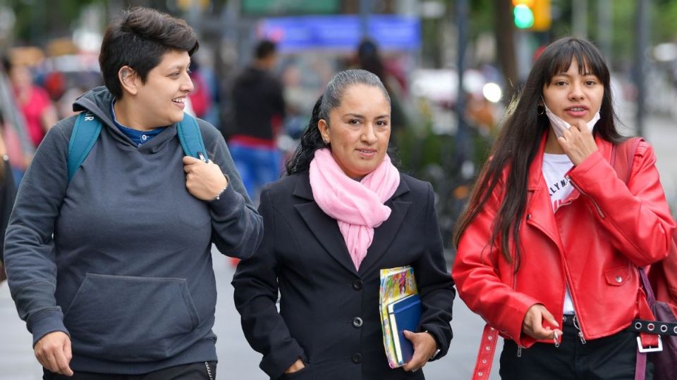 ABANDONO. La población poco a poco se ha ido quitando la mascarilla, sobre todo, cuando camina en espacios abiertos