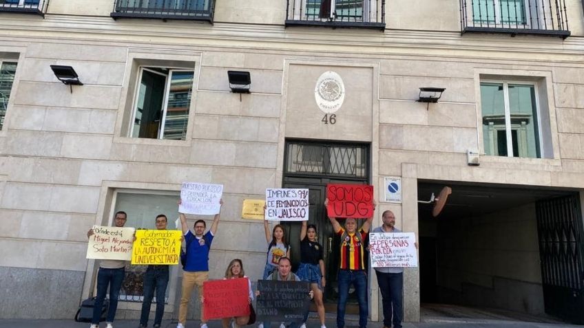 Universitarios reclaman tour de Enrique Alfaro en Madrid