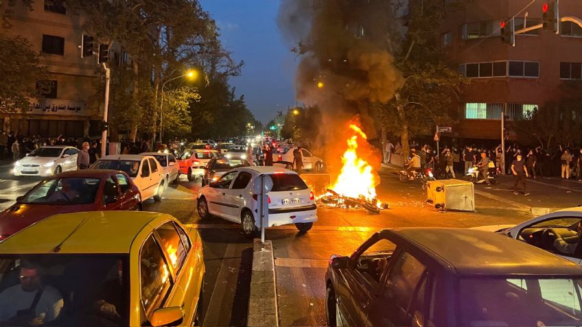 Irán: suman 11 fallecidos en protestas tras la muerte de una joven que llevaba mal puesto el hiyab