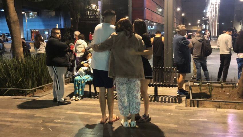 FOTOS del sismo de 6.9: Capitalinos evacuan sus viviendas durante la madrugada