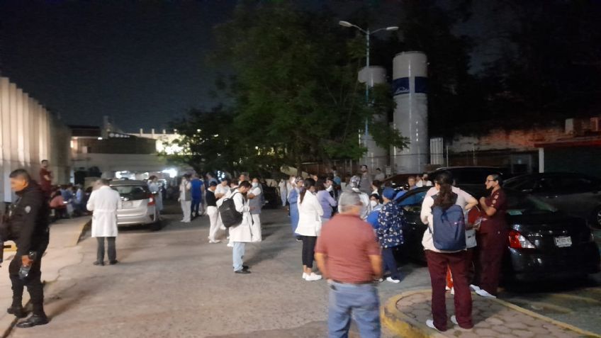 Jalisco evacúa hospitales y hoteles, solo hay daños en una carretera