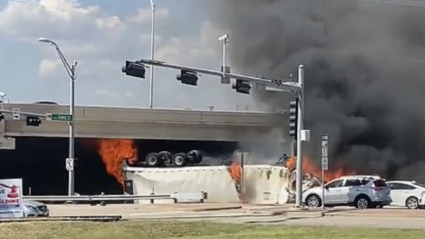 El conductor de un camión perdió la vida luego de estrellarse y caer en llamas de un puente | VIDEO