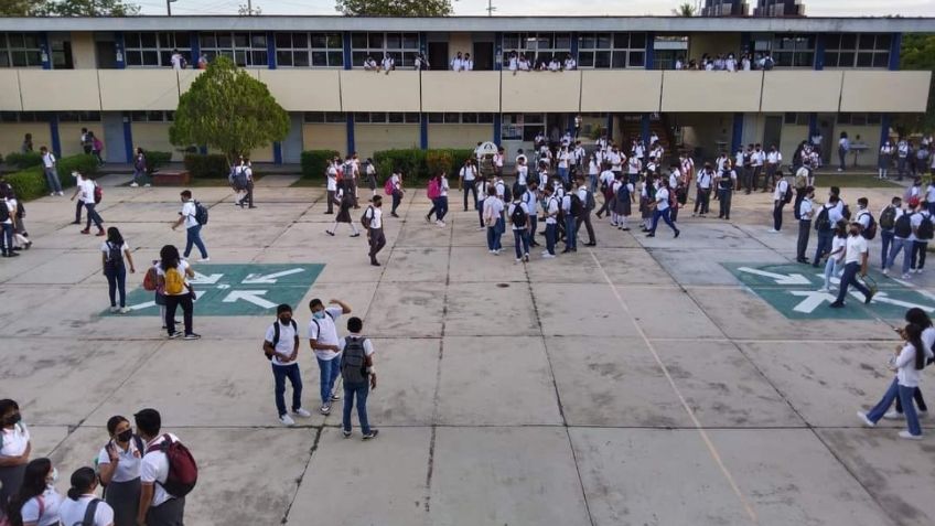 Oaxaca: Alumno alerta a autoridades tras llevar un arma de juguete a un instituto