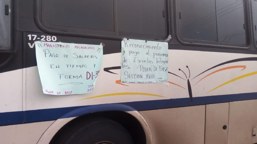 Maestros de la CNTE "Poder de Base" toman casetas y bloquean carreteras en Michoacán