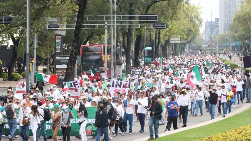 En fotos: Así transcurrió la Marcha por la paz y por la Unión de México con Adrián LeBarón y Verónica del Castillo