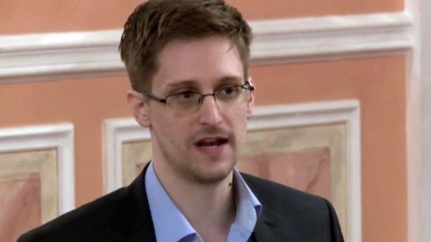 Golpe a EU: Vladimir Putin da la nacionalidad rusa a Edward Snowden, ex analista de la CIA