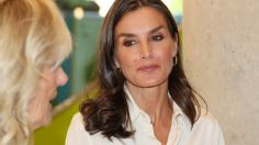 La reina Letizia derrocha estilo con la falda lápiz más favorecedora después de los 50 años