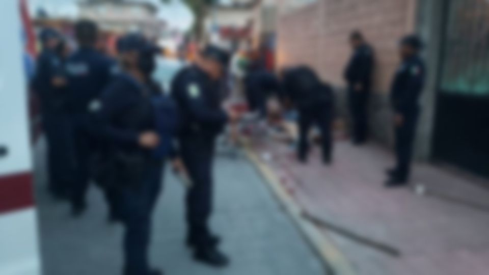 Los policías llegaron a rescatar a uno de los supuestos delincuentes.