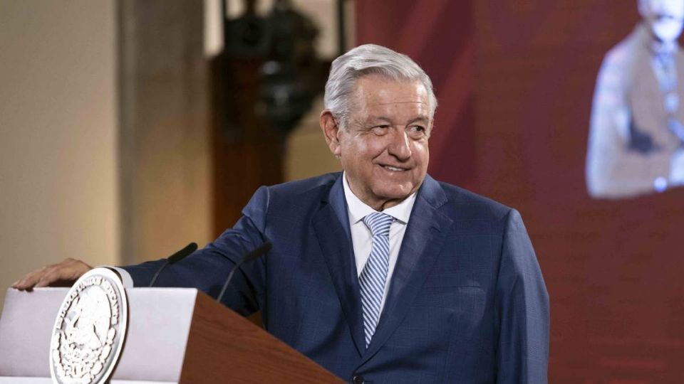 AMLO vivirá de las pensiones y de las regalías de sus libros.