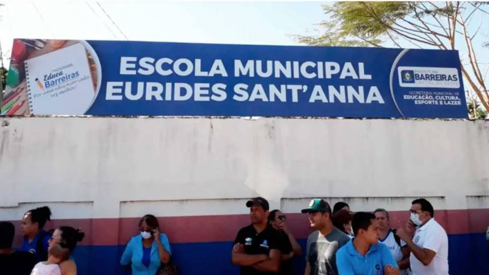 El atacante disparó al aire cuando entró a la escuela.