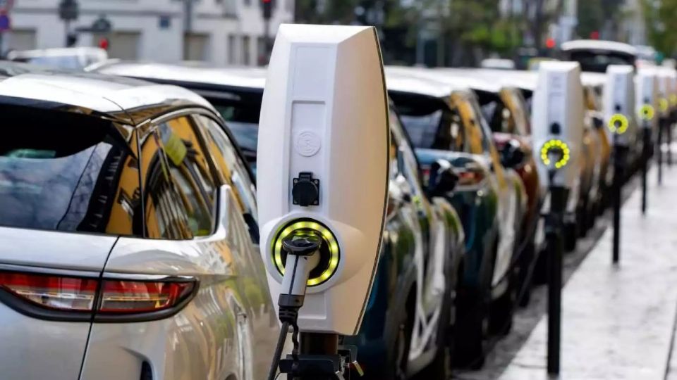 Los autos eléctricos se requiere pensar en la energía no contaminante