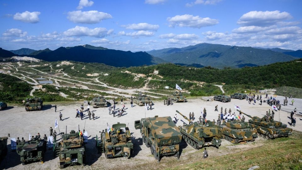 Seúl realizó ejercicios en un campo de entrenamiento cerca de la zona desmilitarizada que separa las dos naciones