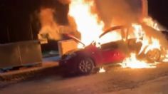 Se incendia un auto sobre Periférico Sur por una presunta falla mecánica