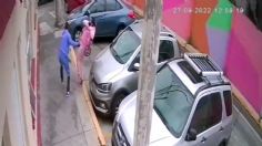 VIDEO | Captan violento asalto en Santa Fe: ladrón azotó a una mujer contra el suelo