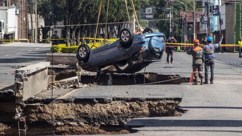 Socavón en Guatemala: Se quedó sin dedos por tratar de quitar escombro para salvar a su esposa e hija, así va el duro rescate