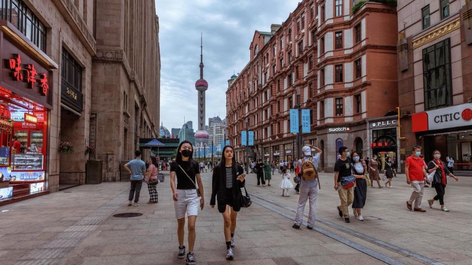 Autoridades de salud chinas reiteraron que la estrategia de 'cero Covid' es 'la más económica y científica'. FOTO: EFE