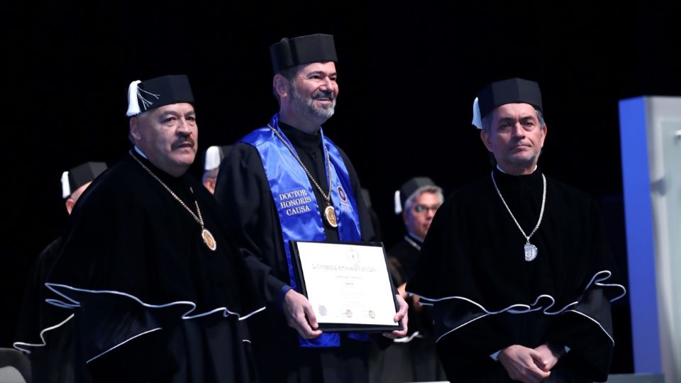 Joan Duda, Juan Villoro y Ángel Gil recibieron el doctorado Honoris causa