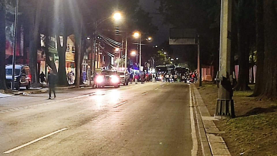 Manifestantes llegaron a Canal de Garay en Periférico Oriente para exigir la liberación de tres jóvenes