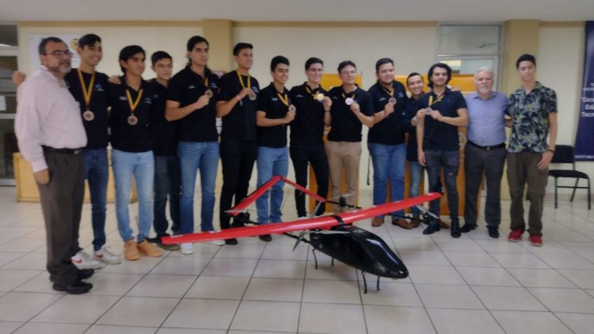 Sonora: Jóvenes de ganan el tercer lugar en diseño de aeronaves del concurso New Flying