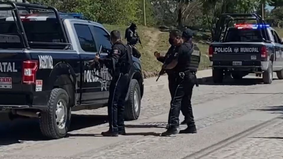 En el sitio quedó también una motocicleta que al parecer conducía