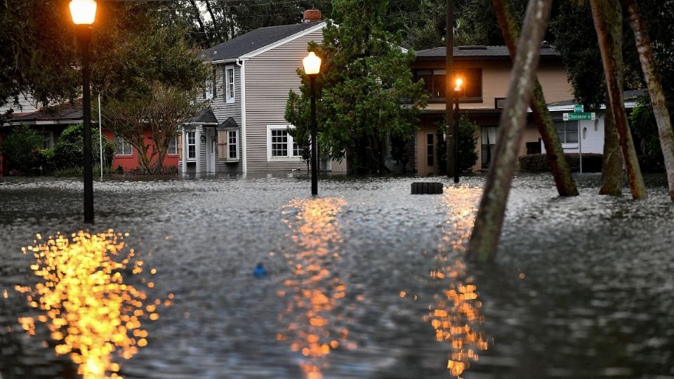 Lluvias y vientos azotaron Charleston, una ciudad histórica