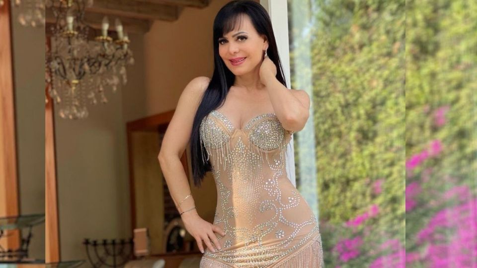 Maribel Guardia se llevó decenas de halagos gracias a su arrolladora belleza.