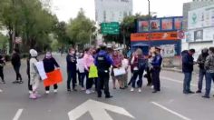 Un hombre armado habría entrado a una primaria a amenazar al director; padres bloquean avenida por esto