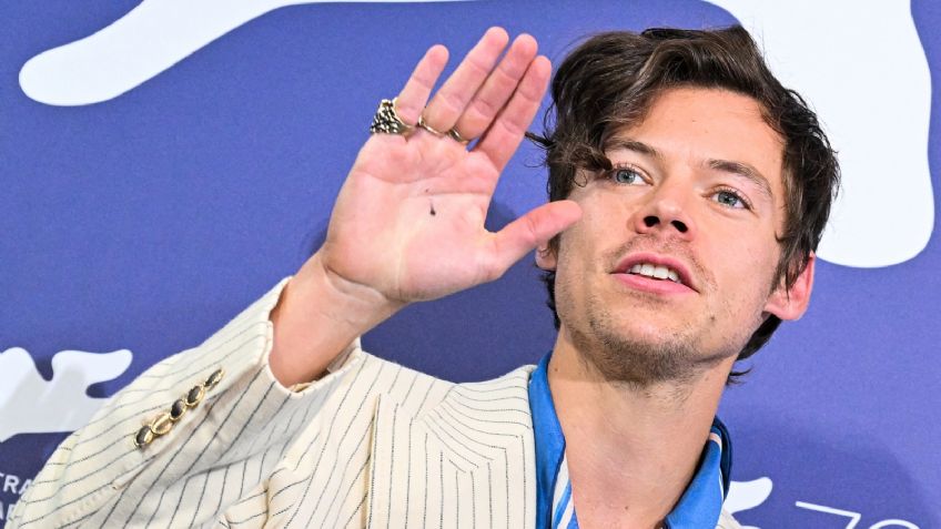 Desde Venencia, Harry Styles presume el look perfecto para derrochar estilo en la oficina