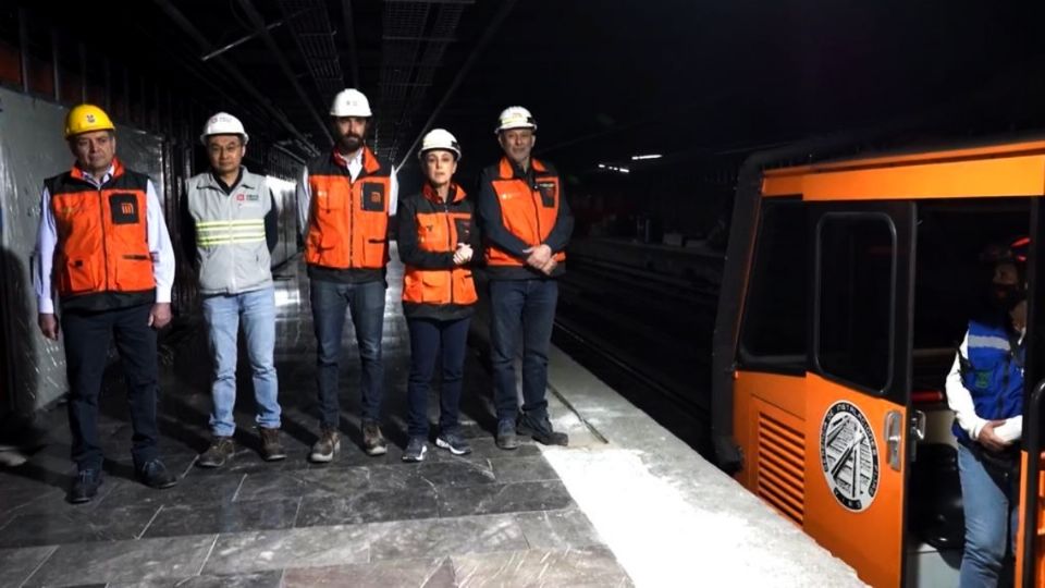 La jefa de Gobierno se subió al metro bebé