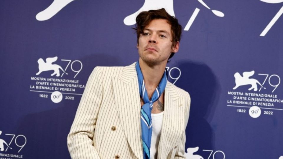 Harry Styles se presentó en el Festival de Cine de Venecia donde hizo promoción de 'Don't Worry Darling'. FOTO: Reuters