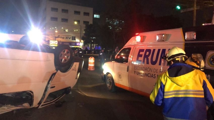 Coyoacán: Vuelca camioneta de transporte público, hay al menos 7 heridos