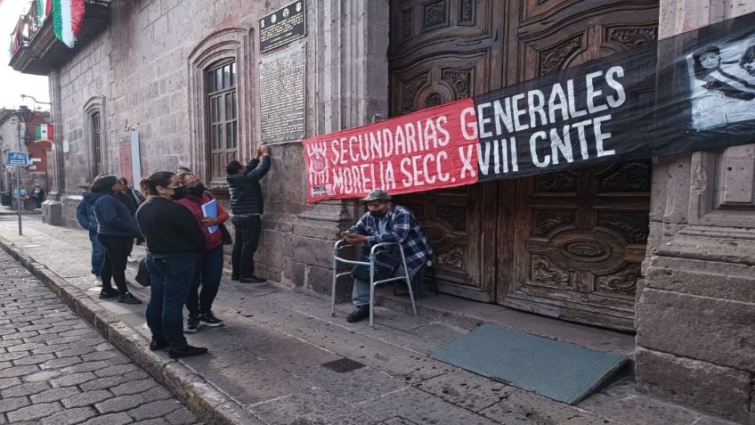 CNTE Michoacán toma presidencias municipales en demanda de pagos