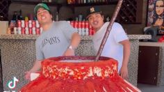 VIDEO | “Rotochela”, la nueva michelada gigante preparada en tinaco que ya se hizo viral