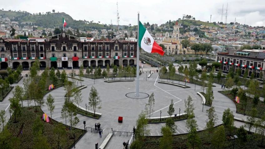 Alfredo Del Mazo inaugura la restauración de la Plaza de los Mártires en Toluca