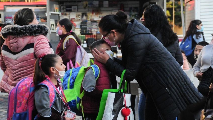 Nada de minifaldas, shorts o escotes pide escuela a madres de familia; así respondieron al aviso