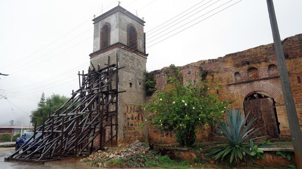 Templo de San Lorenzo Jilotepequillo afectado por el sismo.