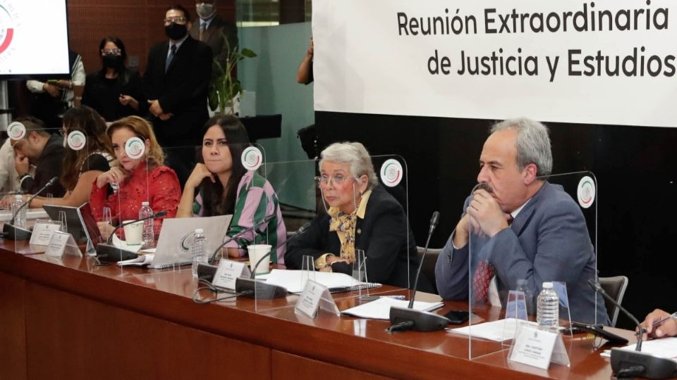 La minuta fue aprobada con 18 votos a favor de Morena y aliados, y 13 votos en contra del PAN, PRI, PRD, MC y Grupo Plural