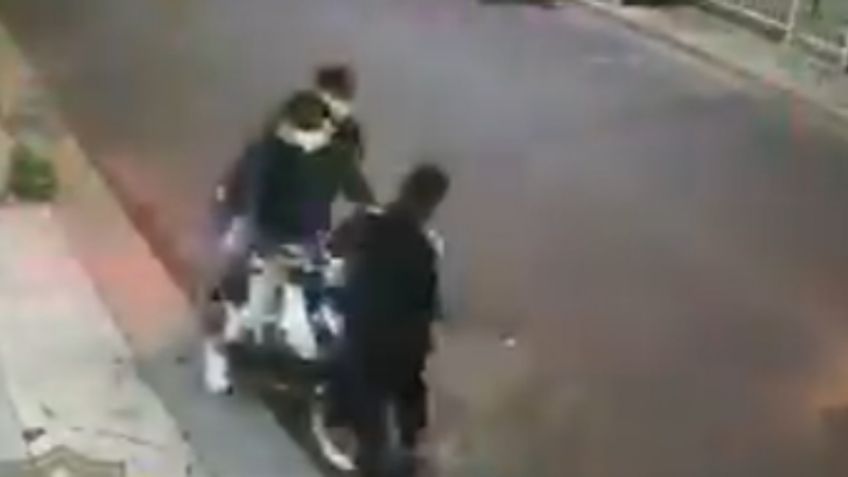 VIDEO muestra el violento asalto a un conductor por motociclistas en Guadalajara