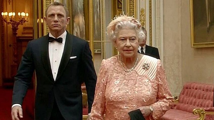 VIDEO | Así fue cuando la Reina Isabel II actuó junto a James Bond 007