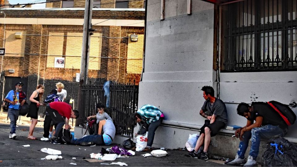 REALIDAD. En las calles de esa demarcación se pueden observar personas que caminan encorvadas o se quedan paradas como estatuas