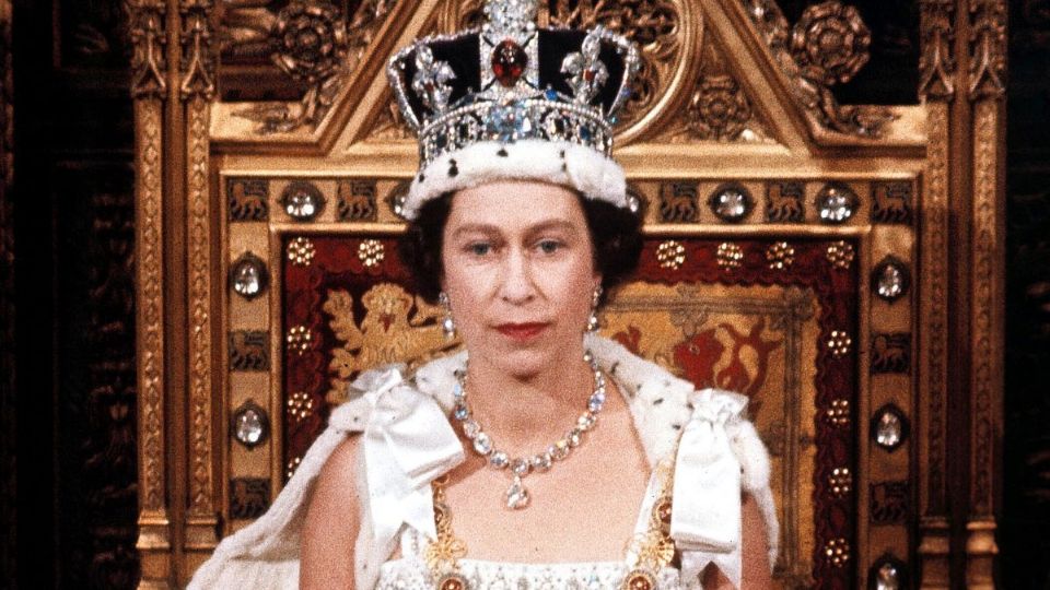 La reina Isabel II de Gran Bretaña durante la apertura estatal del parlamento, Londres, Inglaterra, en 1966