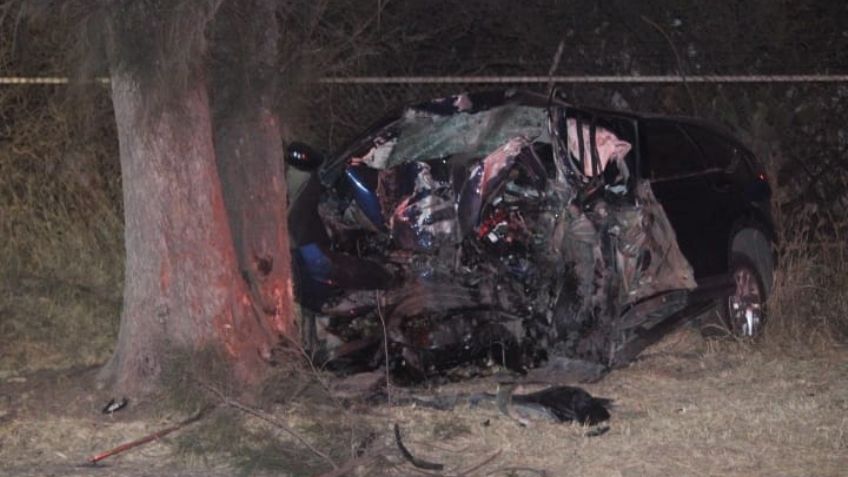 Se mata un menor tras estrellar su camioneta contra un árbol