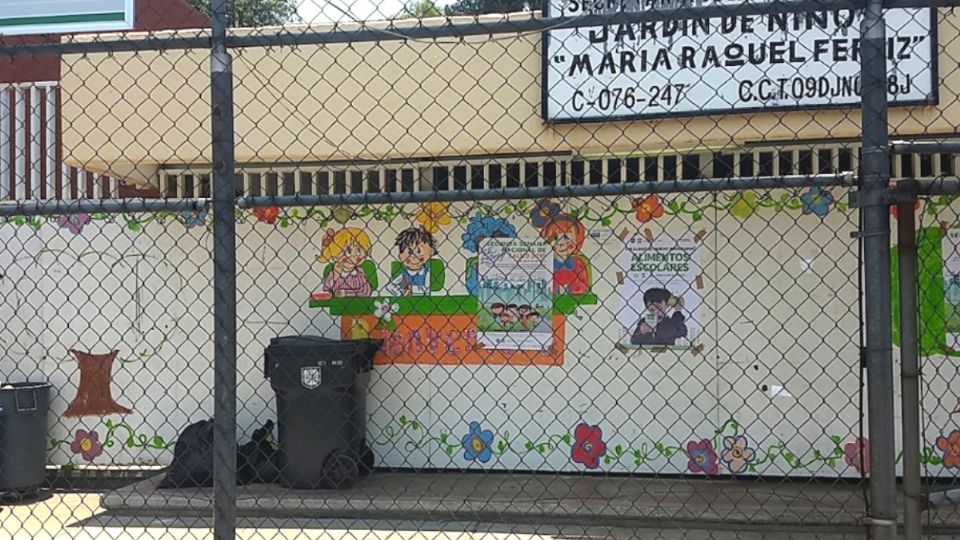 Los padres se manifestaron al exterior del jardín de niños.