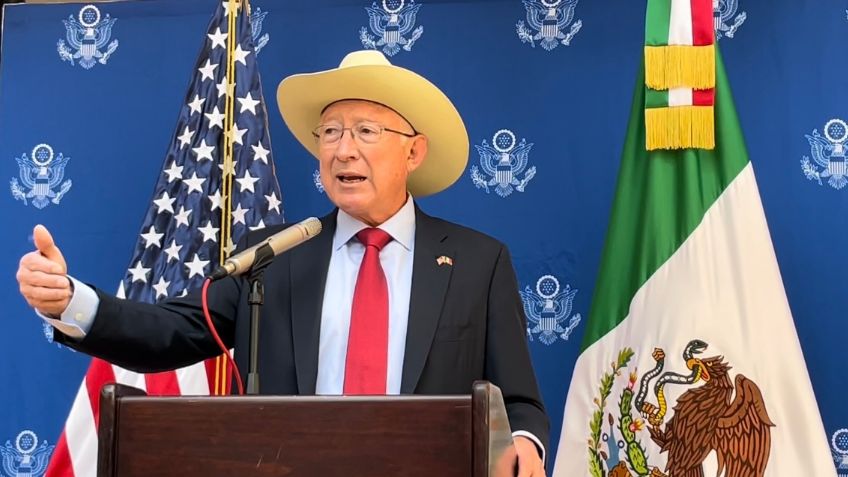 Ken Salazar pide a México y a EU no aprovecharse de los migrantes