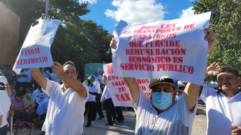 Los manifestantes piden que se permita la presencia de la empresa en la entidad