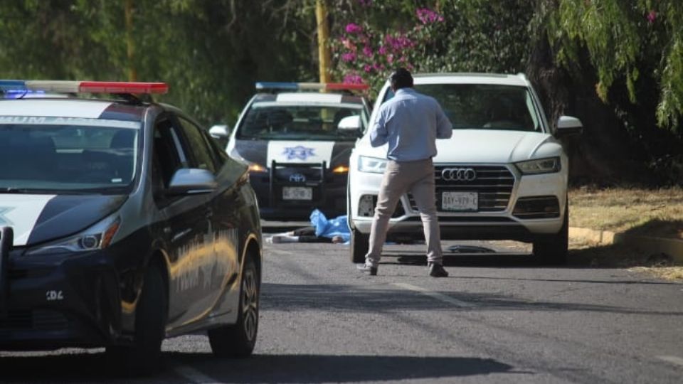 La conductora de un vehículo Volkswagen Jetta, color blanco, así como de una camioneta Audi Q5, fueron detenidas y puestas a disposición ante las autoridades ministeriales.