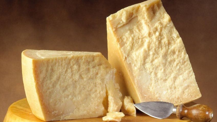 Los internautas quedan sorprendidos al saber cómo se hace el queso parmesano, ya no quieren comerlo