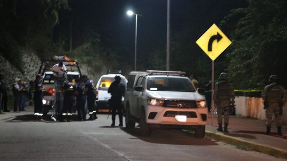 En la escena del crimen, sobre la carretera, se encontraron dos cuerpos