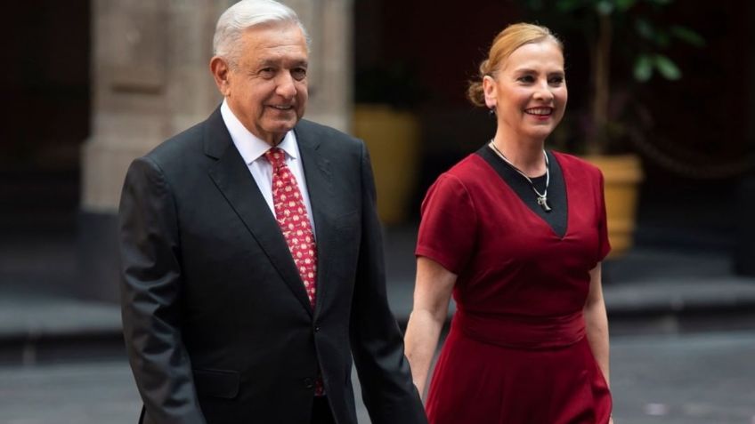 AMLO felicita a Beatriz Gutiérrez Müller por su nuevo libro: "es ñoña"